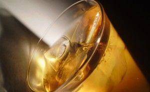 A tavola con succhi e birra
