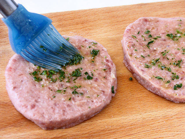 Ricetta Hamburger di pollo con scarola e pomodorini - Step 1