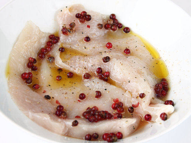 Ricetta Petto di pollo con taccole e pepe rosa - Step 3