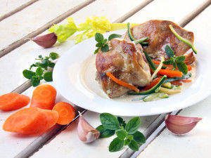 Pollo con ortaggi e salsa cremosa