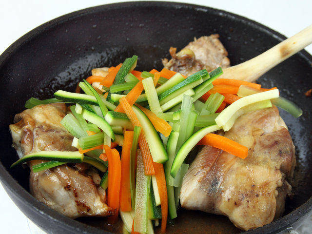 Ricetta Pollo con ortaggi e salsa cremosa - Step 3