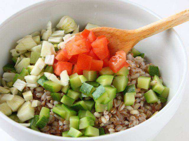 Ricetta Insalata tiepida di pollo, cereali e mandorle - Step 3