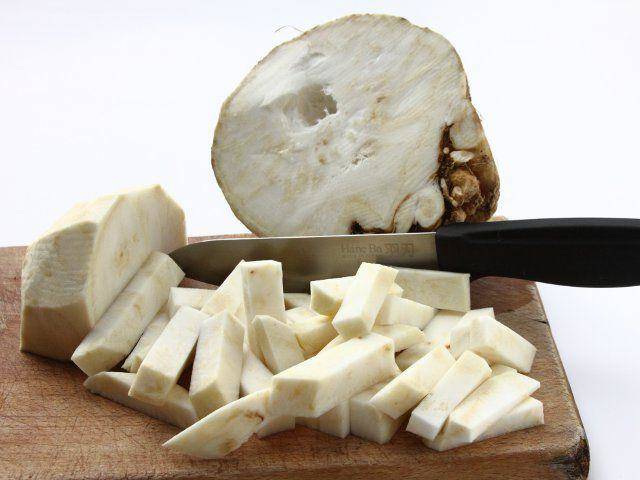 Ricetta Arrosto di pollo con mele e sedano rapa - Step 1