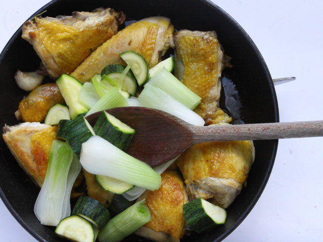 Ricetta Pollo con cipollotti e zucchine - Step 4