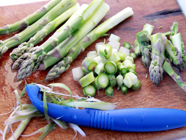 Ricetta Spaghetti alla chitarra con salsiccia e asparagi - Step 1
