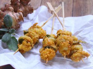 Spiedini dorati di pollo e topinambur