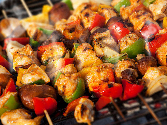 Come cucinare gli spiedini di pollo