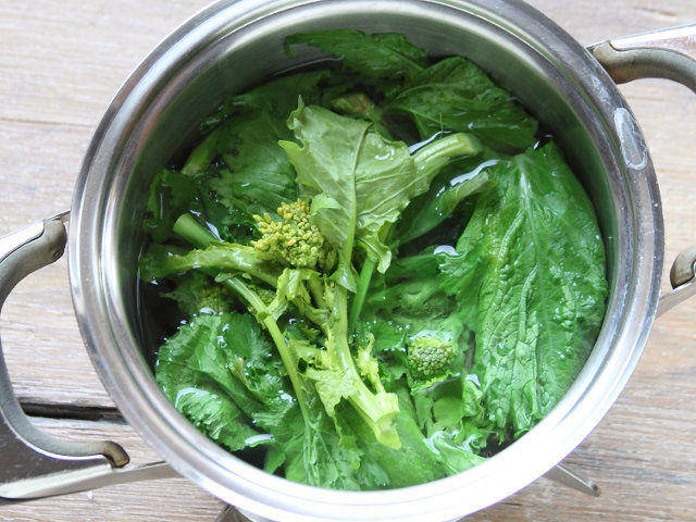 Ricetta Hamburger con cime di rapa, provolone e uovo - Step 1