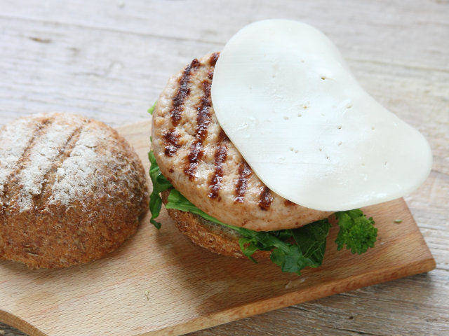 Ricetta Hamburger con cime di rapa, provolone e uovo - Step 4