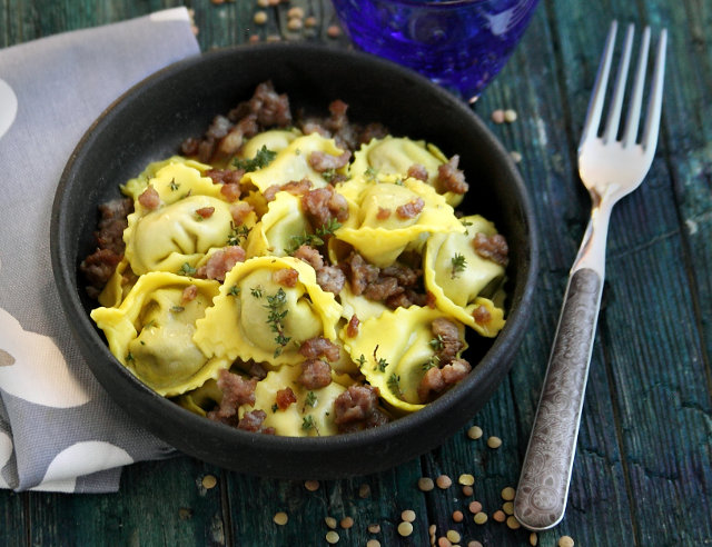 Tortelli di lenticchie con salsiccia di tacchino