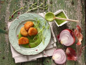 Bocconcini di pollo con crema di piselli