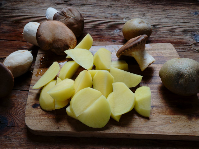 Ricetta Mini Rollè ai funghi e patate - Step 1