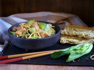 Noodles con pollo e Bok Choy