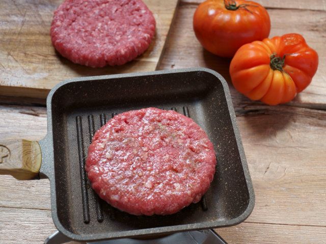 Ricetta Burger di bovino con scarola e tomino - Step 4