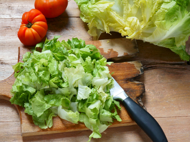 Ricetta Burger di bovino con scarola e tomino - Step 1