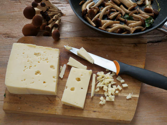 Ricetta Involtini di lonza con formaggio Branzi e pioppini - Step 2