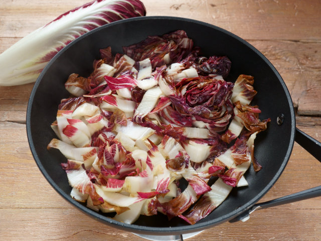 Ricetta Salsiccia con radicchio e Taleggio - Step 2