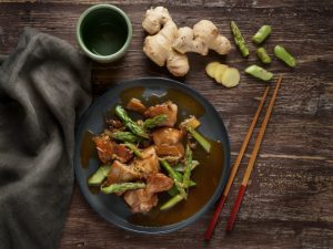 Bocconcini di pollo con asparagi e salsa Teriyaki