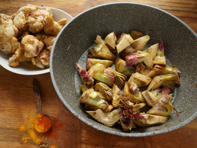 Ricetta Alette speziate con carciofi e pomodorini secchi - Step 3