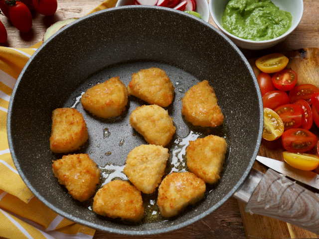 Ricetta Insalata estiva con nuggets e crema di avocado alle erbe - Step 4