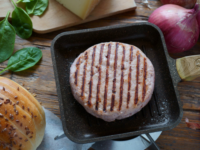 Ricetta Burger con pecorino e cipolle di Zanca caramellate - Step 3