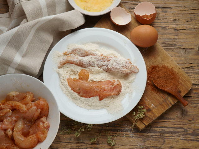 Ricetta Filetti di pollo fritti - Step 2