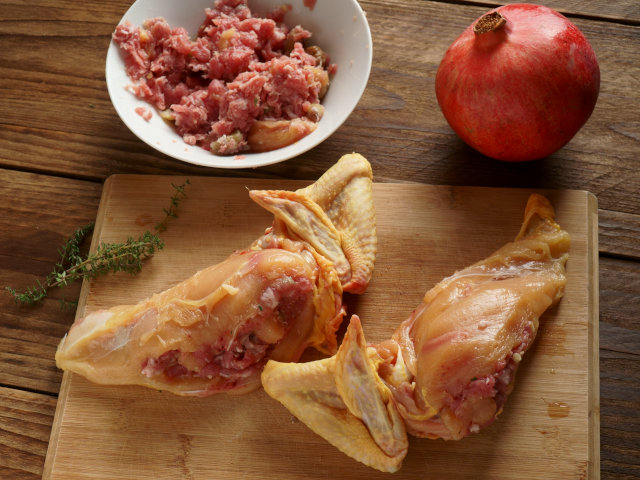 Ricetta Petto di pollo farcito con salsa al melograno - Step 3