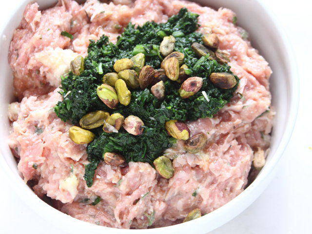 Ricetta Polpettone di pollo con spinaci e pistacchi - Step 3