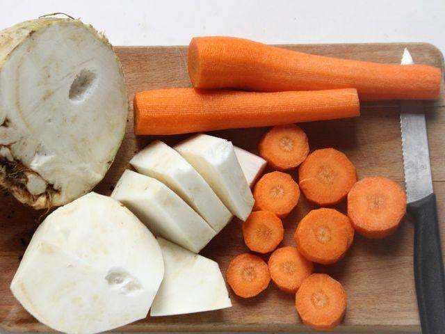 Ricetta Leggiadre con purea di carote e sedano rapa - Step 1