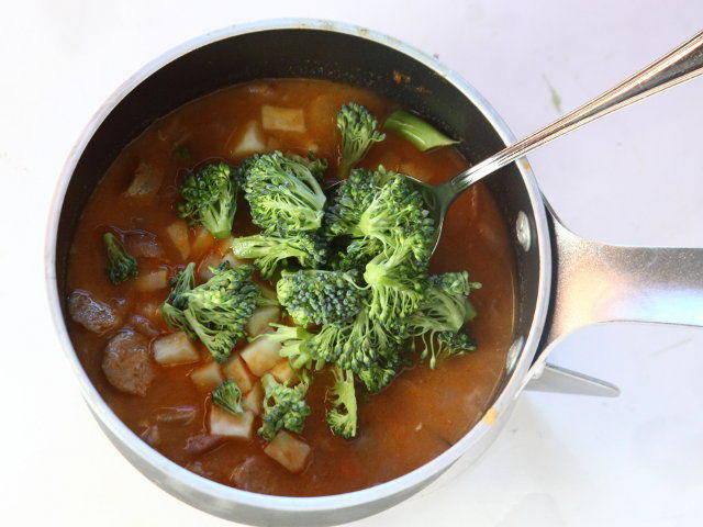 Ricetta Zuppa di fagioli con salsiccia, broccoletti e sedano rapa - Step 3
