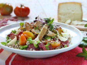 Insalata con pollo, fave e grano saraceno