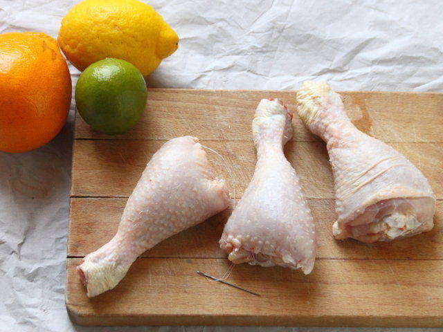 Ricetta Cosce di pollo con sale di Cervia e agrumi - Step 1