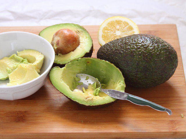 Ricetta Baguette con cotoletta, avocado e pomodorini - Step 1
