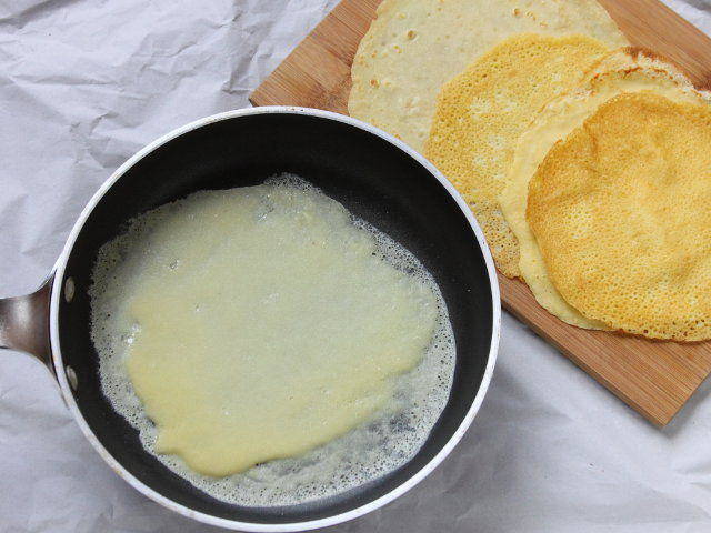 Ricetta Crespelle con salsiccia, erbette e provolone - Step 1