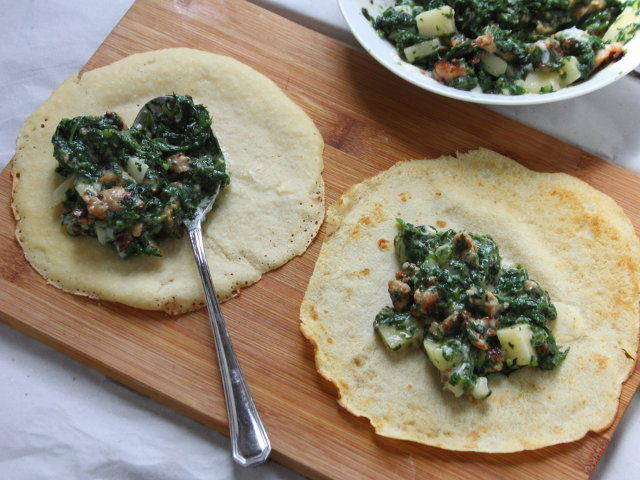 Ricetta Crespelle con salsiccia, erbette e provolone - Step 4