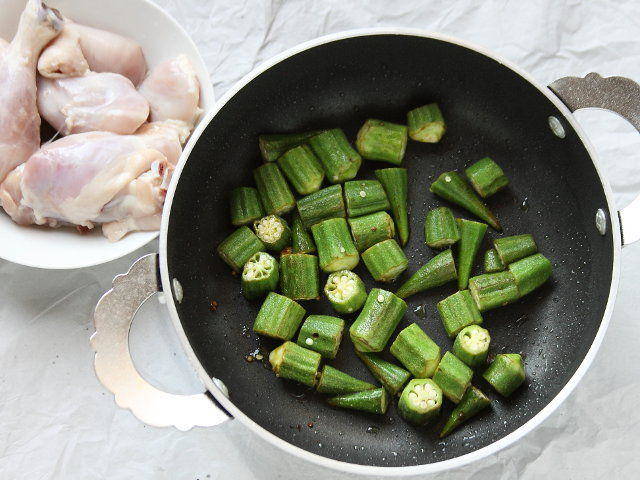 Ricetta Frango com quiabo: una ricetta dal Brasile - Step 3