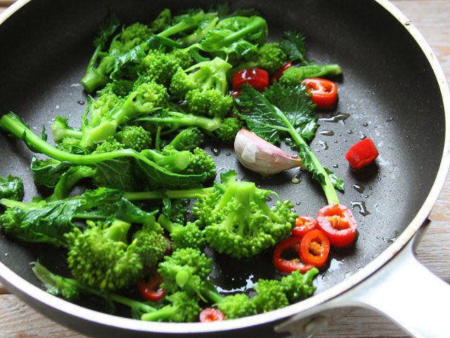 Ricetta Hamburger di pollo con cime di rapa - Step 2